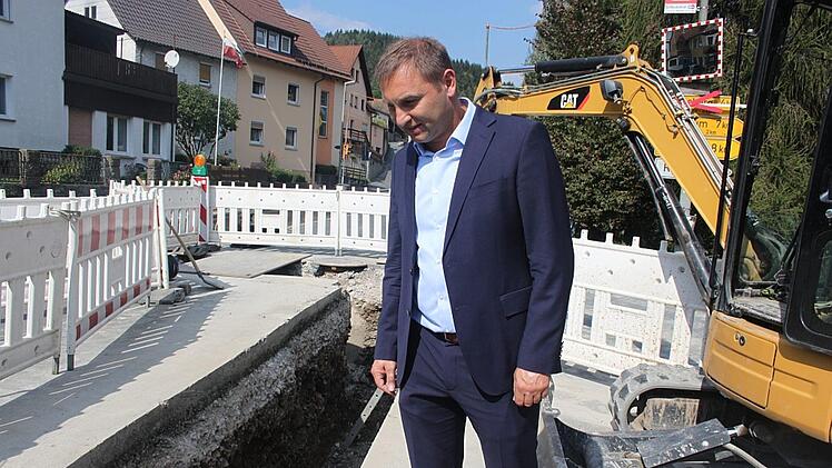 Für Jürgen Baumgärtner war vor der Übernahme des Vorsitz die FWG und Wasser  kaum ein Thema. Mittlerweile ist er Experte in diesem Bereich und fährt regelmäßig die Baustellen ab, wie hier in Steinberg.Veronika Schadeck
