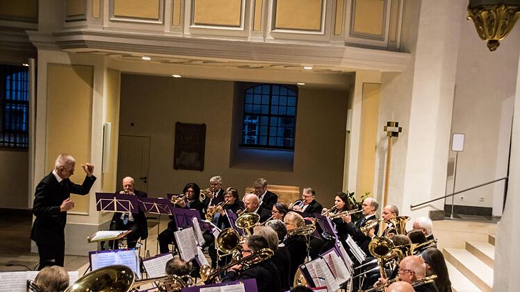 Zahlreiche Besucher lockte der Posaunenchor St. Moriz unter Leitung von Peter Stenglein mit seinem Konzert in die Morizkirche.Foto: Jochen Berger