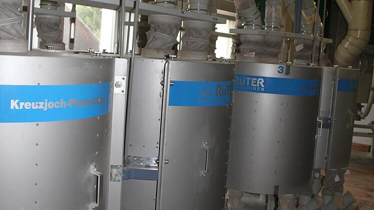 Im Plansichter werden Mehl und Schrot ausgesiebt. Foto: Sonny Adam