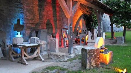 Die Werke der Sandsteinakademie werden beleuchtet.  Foto: Friedwald Schedel