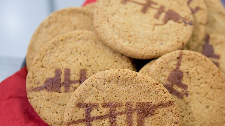 TTIP-Kekse wurden jüngst beim SPD-Bundesparteitag serviert. Dort war das geplante Freihandelsabkommen ebenso ein Thema wie am gestrigen Montag in der Sitzung des Kreistages Haßberge in Haßfurt. Ganz so schwere Kost wie befürchtet ist TTIP offenbar nicht. Foto: Kay Nietfeld/dpa