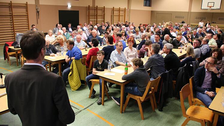 Bilder aus der Bürgerversammlung Arnshausen. Foto: Ralf Ruppert