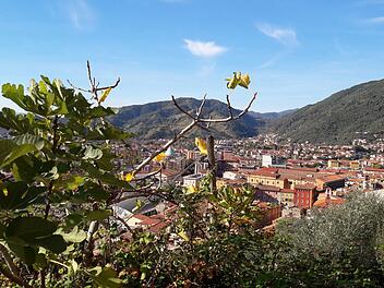 Blick auf Massa vom Weg zum Castello Malaspina.  Foto: Maren Schmitt