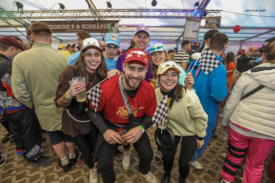 Im großen Festzelt wurde richtig gefeiert!