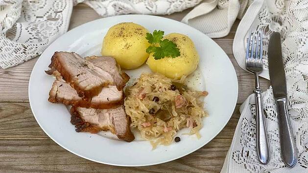 krustenbraten-sauerkraut.jpg