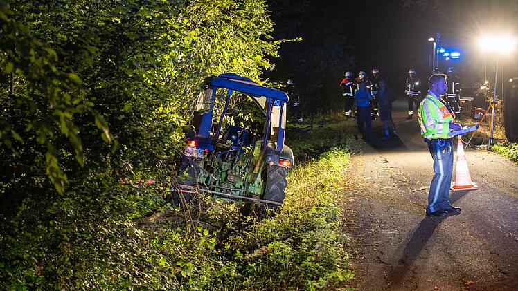 J&auml;ger findet bewusstlosen Mann unter Traktor - 36-J&auml;hriger verletzt in Klinik gebracht