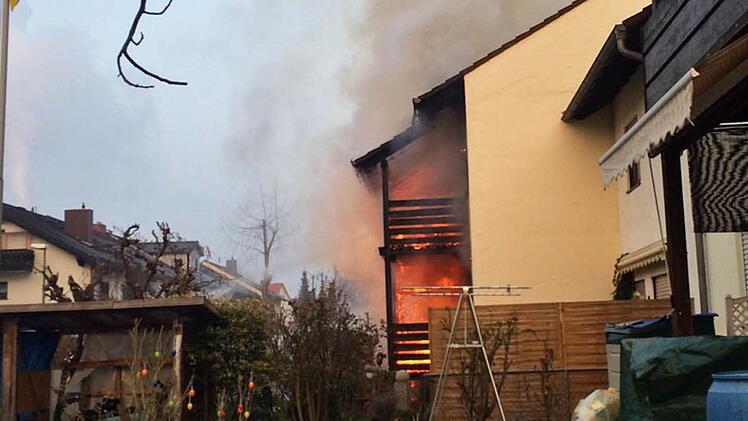 Ein Nachbar dokumentierte den Brand von seinem Garten aus mit der Kamera. Foto: privat