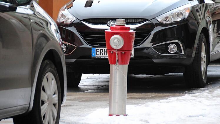 Dieser Hydrant auf einem Parkstreifen soll unter die Erde. Foto: Andreas Dorsch