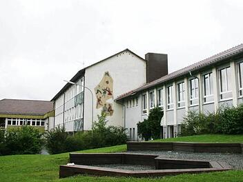 Der Kinderhort wird von der Tagesstätte in die Untersteinacher Schule (Bild) verlegt. Foto: BR/Archiv