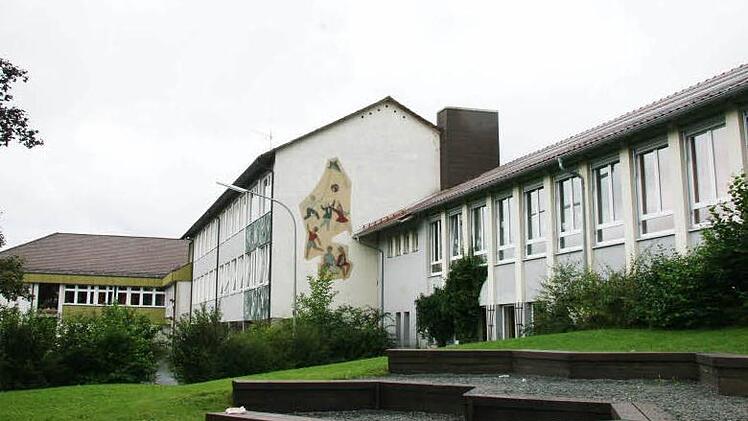 Der Kinderhort wird von der Tagesstätte in die Untersteinacher Schule (Bild) verlegt. Foto: BR/Archiv