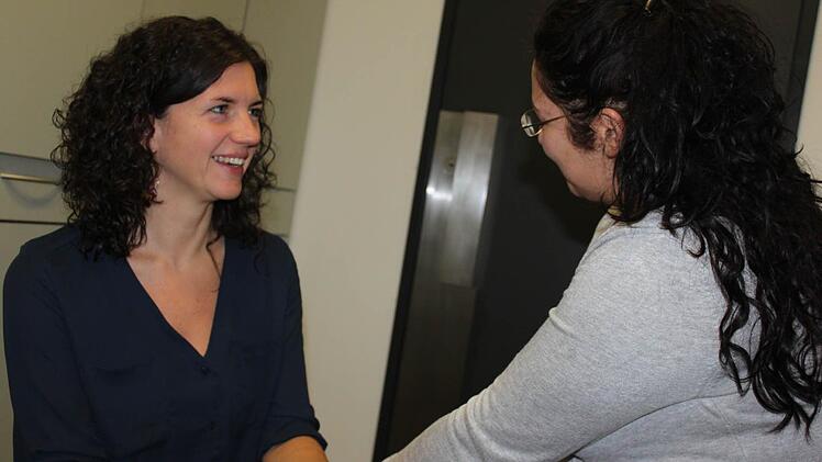 Bernadette Jahn (l.) kümmert sich mit um die syrischen Flüchtlinge, die in Ludwigsstadt untergebracht sind. Sie hofft, dass am Mittwoch viele Bürger zur Veranstaltung ins Gemeindehaus kommen. Foto: Veronika Schadeck