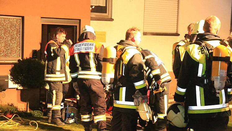 Brand in der Silvesternacht in Strullendorf Foto: Ferdinand Merzbach