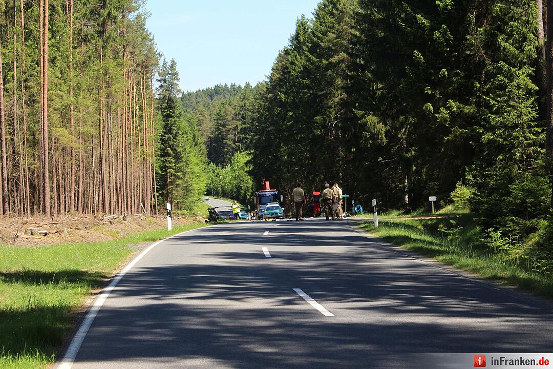 Ausfahrt mit dem Roller endet tödlich: Biker kollidieren auf Kreisstraße bei Pegnitz