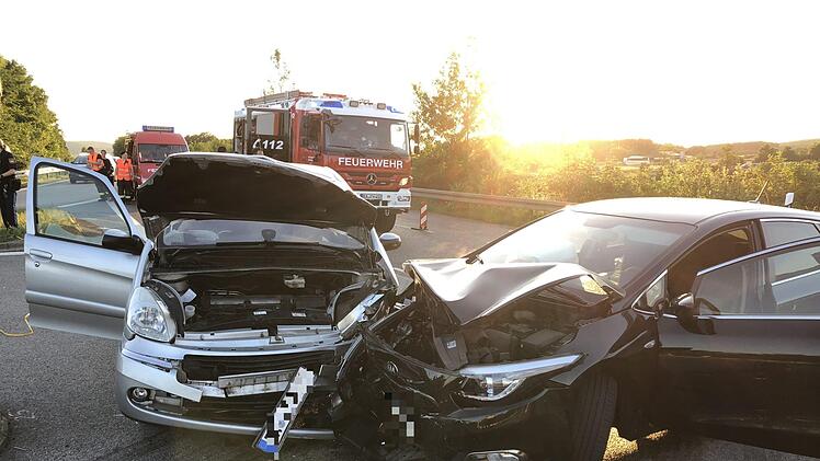 Bei einem Frontalzusammenstoß wurden am Sonntagabend bei Hirschaid an der A73 drei Personen verletzt.  NEWS5 / Merzbach