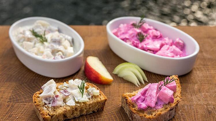 "Fischsalat Siebenerlei" und "Fischsalat Sylter Art"Carmen Schwind