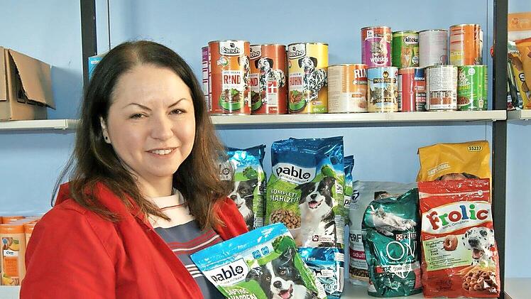 Die Tafel Lichtenfels plus mit Leiterin Joanna Bl&ouml;&szlig;l ist eine der Ausgabestellen f&uuml;r Futter und andere Gegenst&auml;nde zur Tierhaltung.