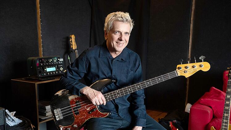 Bassist Andi Meurer bei den Proben f&uuml;r das neue und letzte Album der Toten Hosen