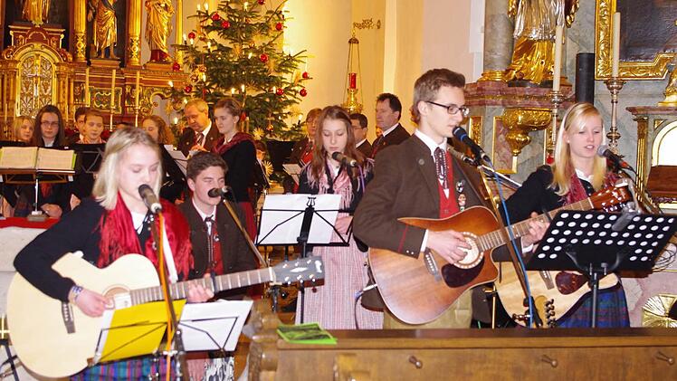 Ein Novum war der Auftritt der neugegründeten Nachwuchs-Gruppe "Whatever". Zu sehen sind (von links): Franziska Simon, Florian Fiedler, Maria Stadelmann, Lukas Schneider und Katharina Schönmüller.