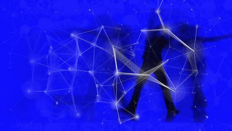 Bewegung, Schatten, Sternbilder: Bei der interaktiven Installation von Mariana Carranza werden die Besucher selbst zu Bild-Gestaltern. Foto: Stephan Wolf