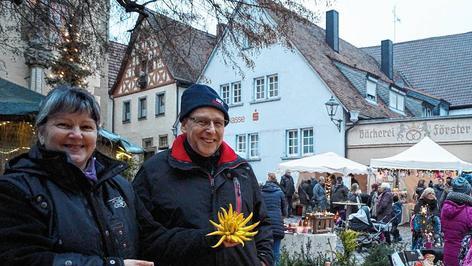 Gem&uuml;tlicher Weihnachtsmarkt rund ums Rathaus