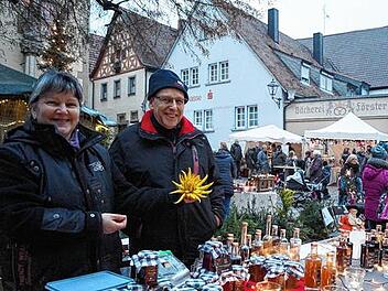 Gem&uuml;tlicher Weihnachtsmarkt rund ums Rathaus