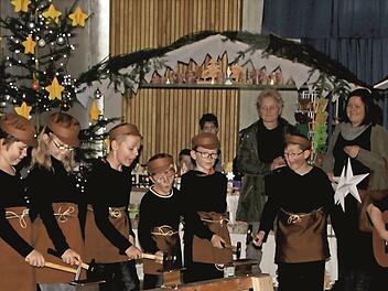 Im vergangenen Jahr waren sie ein Ohrwurm und auch eine Augenweide auf dem Adventsbasar in der Franz-von-Pr&uuml;mmer-Schule: Die Grundschulstufe. Foto: Klaus Scheuring