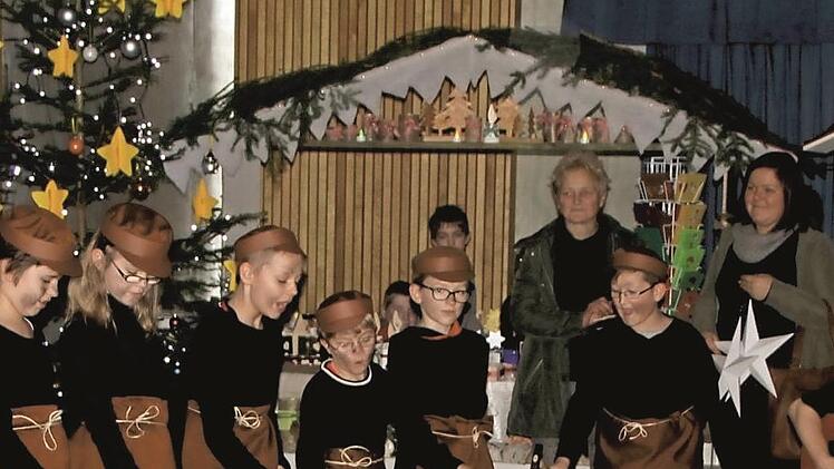 Im vergangenen Jahr waren sie ein Ohrwurm und auch eine Augenweide auf dem Adventsbasar in der Franz-von-Pr&uuml;mmer-Schule: Die Grundschulstufe. Foto: Klaus Scheuring