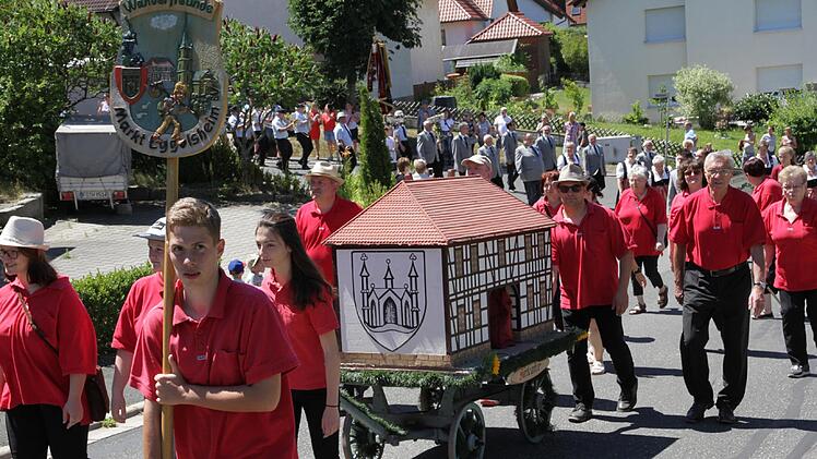 Der Festzug Foto: Mathias Erlwein