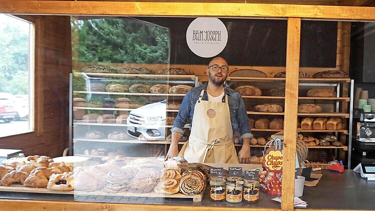"Beim Joseph" gibt es nicht nur Brot, sondern auch feine Backwaren aus der Traditionsbäckerei Erbel aus Dachsbach.  Foto: Richard Sänger