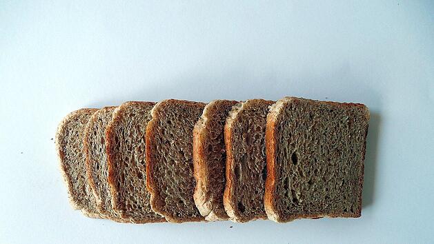 Vollkorntoast ist gesünder als der übliche Buttertoast.