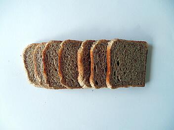 Vollkorntoast ist gesünder als der übliche Buttertoast.
