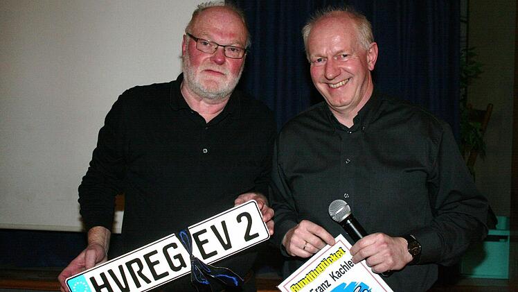 Franz Kachler (l.), neuer Ehrenvorsitzender, mit seinem Nachfolger Rudi Schmidt  Foto: Evi Seeger