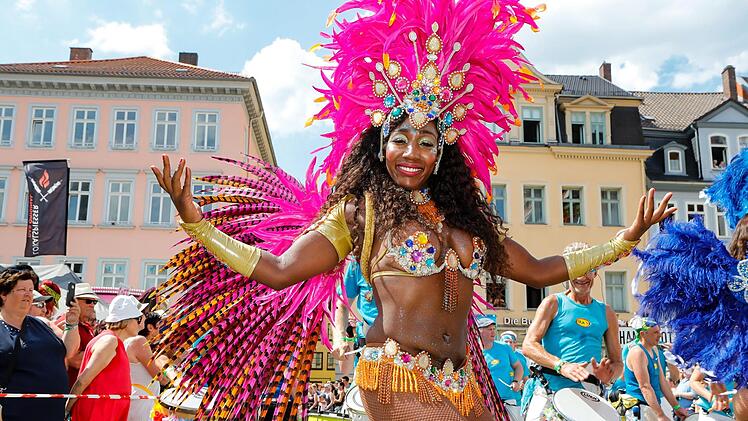 Impressionen vom Samba-Umzug am Sonntanachmittag.Foto: Matthias Hoch