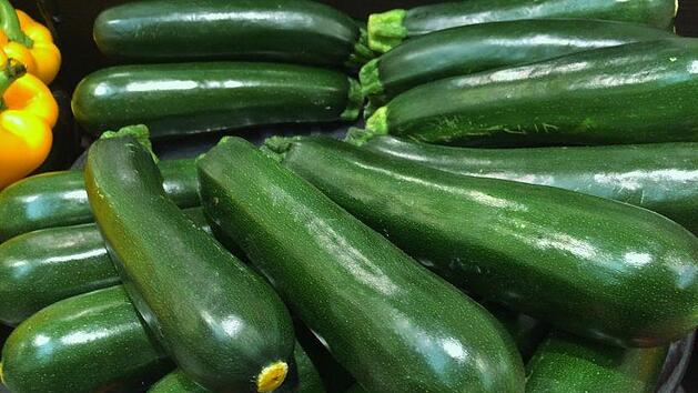 Zucchini enthält viel Vitamin C und Vitamin A. Foto: Jupp Schröder
