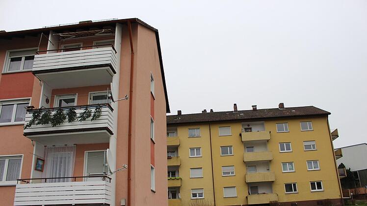 In den beiden Wohnblocks in der Düsseldorfer Straße folgen im kommenden Jahr umfassende Baumaßnahmen in Höhe von voraussichtlich  2 Millionen Euro. Julia Raab