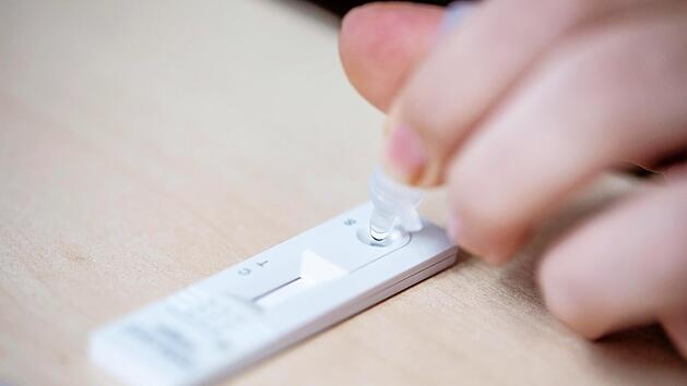 Gewissheit in wenigen Minuten: Die Stadt Ebern bietet fortan an zwei neuen Stationen Corona-Schnelltests an.