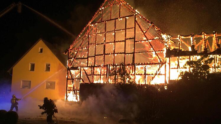 Personell und technisch die größte Herausforderung des Jahres 2014 war für die Feuerwehren im Landkreis Coburg der Brand eines landwirtschaftlichen Anwesens im Bad Rodacher Stadtteil Gauerstadt. Foto: Archiv Feuerwehr Bad Rodach