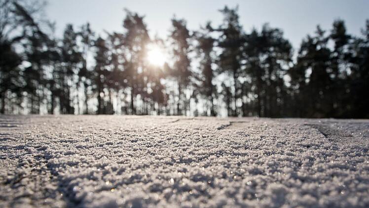 Die Sonne scheint, aber es bleibt trotzdem kalt. Foto: Daniel Karmann/dpa
