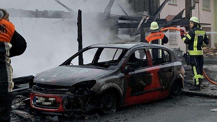 In Triefenstein ist es am Sonntagmorgen zu einem Vollbrand in einer Schreinerei gekommen. Foto: News5/Höfig