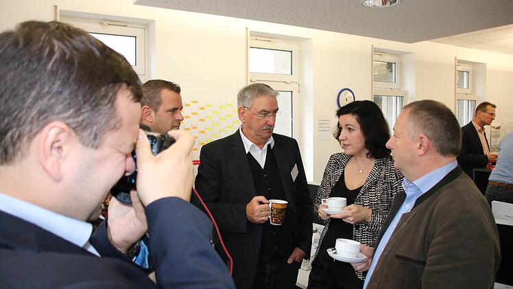 Redaktionsleiter Paul Ziegler im Gespräch mit MdB Dorothee Bär. Foto: Ralf Ruppert