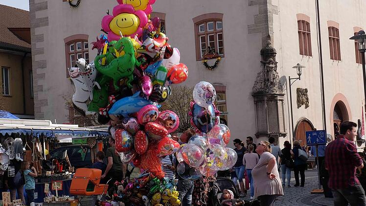 Frühjahrsmarkt lockt in die Hammelburger Altstadt Foto: Gerd Schaar