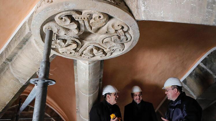 Die Inspektion geht bis hinauf zu den Schlusssteinen in schwindelnder Höhe. Foto: Matthias Hoch