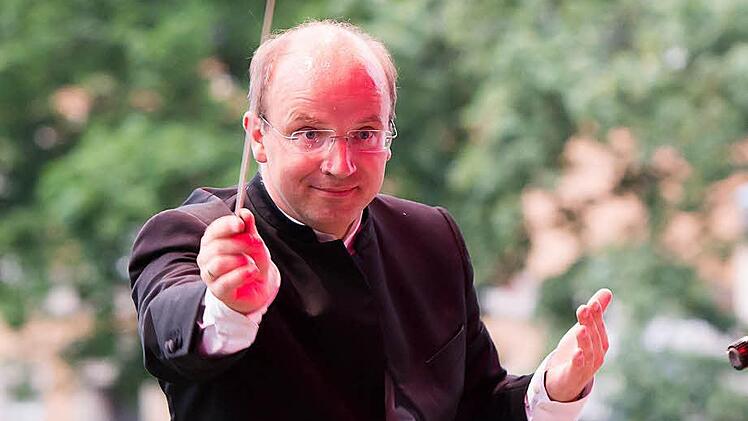 Impressionen vom Coburger Klassik-Open-Air im Rosengarten: Coburgs Generalmusikdirektor Roland KluttigFoto: Albert Höchstädter