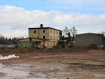 Das ehemalige Milchhof-Gelände ist schon weitgehend planiert. Die verbliebenen Gebäude auf dem Brockardt-Areal sollen ab März abgerissen werden.Foto: Simone Bastian