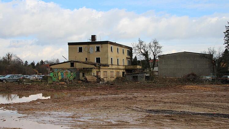 Das ehemalige Milchhof-Gelände ist schon weitgehend planiert. Die verbliebenen Gebäude auf dem Brockardt-Areal sollen ab März abgerissen werden.Foto: Simone Bastian