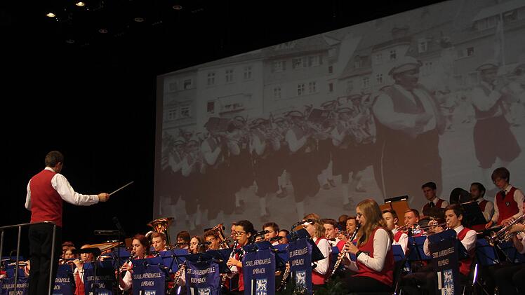 Harald Streit hatte mit der Städtischen Jugendkapelle viel geübt für den großen Auftritt in der Stadthalle.Foto: Sonny Adam