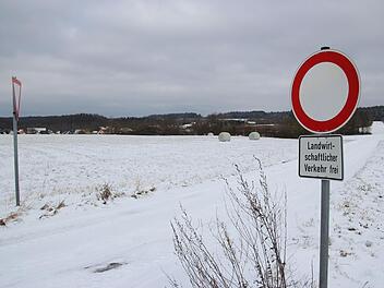Blick von Osten auf Kümmersreuth: An dieser Seite, noch etwas rechts vom Schild, würde der neue Steinbruch entstehen.Tobias Kindermann