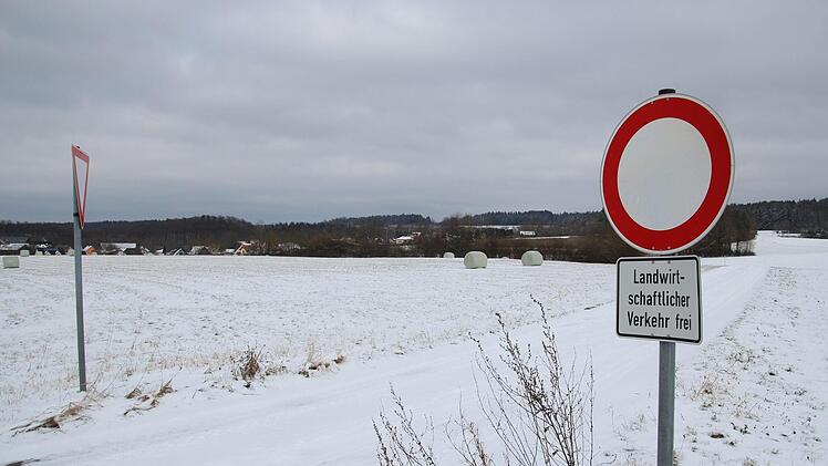 Blick von Osten auf Kümmersreuth: An dieser Seite, noch etwas rechts vom Schild, würde der neue Steinbruch entstehen.Tobias Kindermann