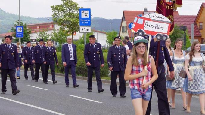 Die Jubelwehr mit Ehrendamen und B&uuml;rgermeister Storath erlebten wie viele andere Mitwirkende einen unvergesslichen Tag.Mario Deller