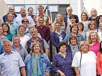 1964 wurden sie eingeschult, jetzt trafen sich die Jubilare aus Eltmann zum Klassentreffen. Die Klassenstärke damals: 44 Buben und 45 Mädchen Foto: Sabine Weinbeer